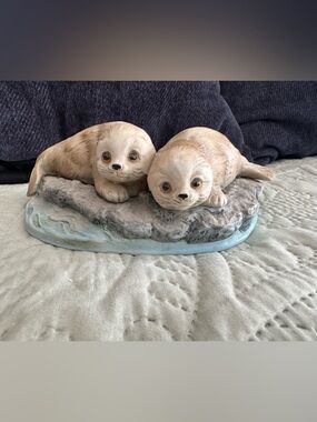 Snow Babies “ Canadian Harp Seals” Hackett American Collectores Figurine